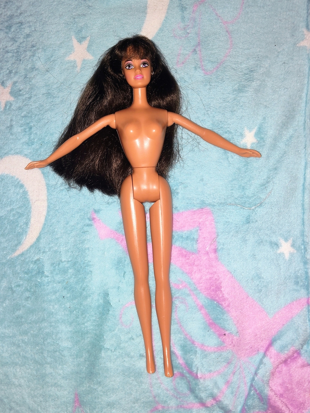 Vintage Barbie Doll with Dark Brown Hair and Pink Lips - Picture 10 of 15